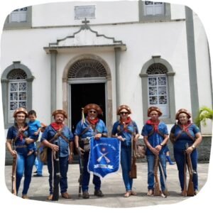 Bacamarteiros do Congo abrem os dois dias de festival na Fazenda Coração de Mãe.